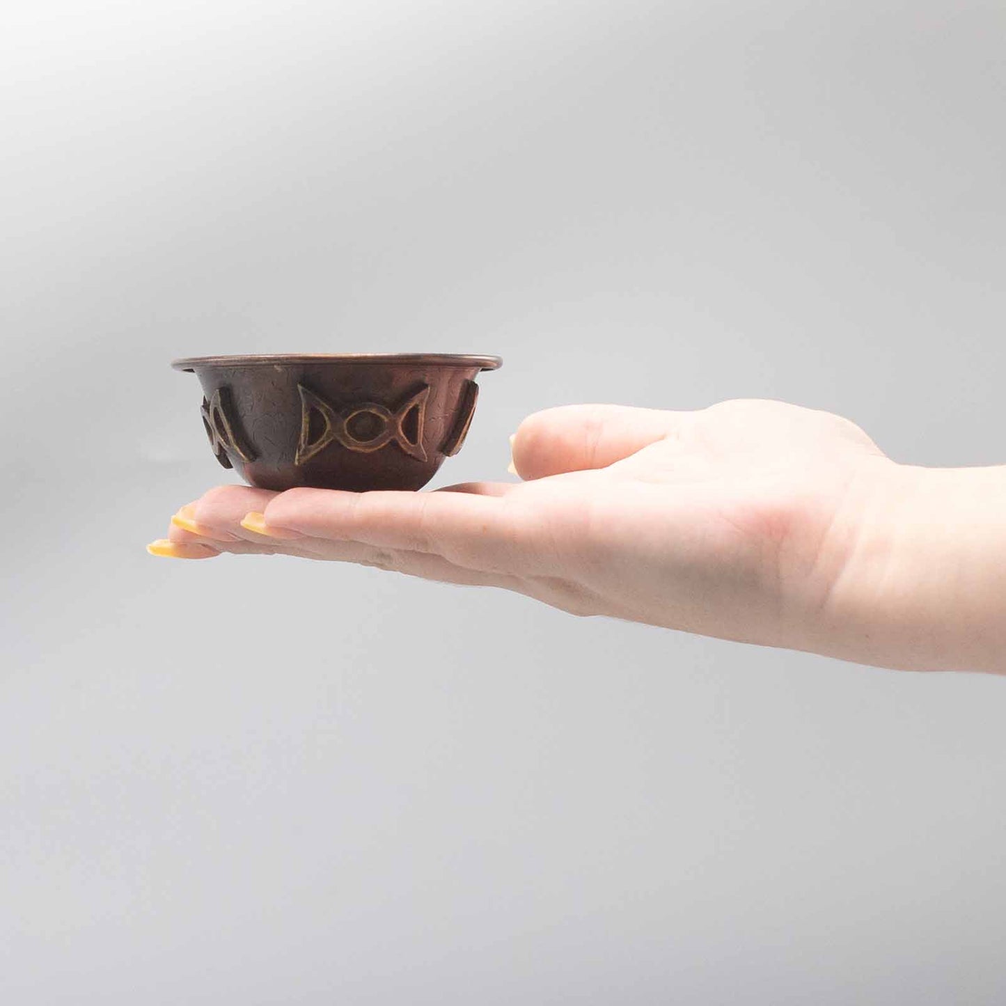 Antike kupferne Rituelle Schale mit Dreifachmond 8x4cm
